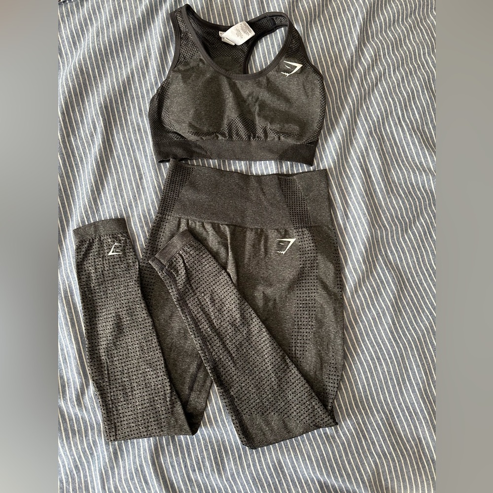 Women’s Gymshark Seamless set.